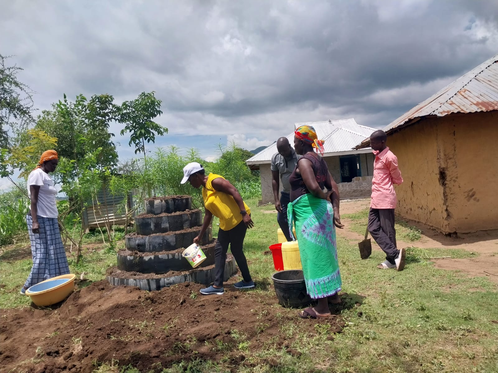 Hands-on cone garden construction with trainees in Kenya